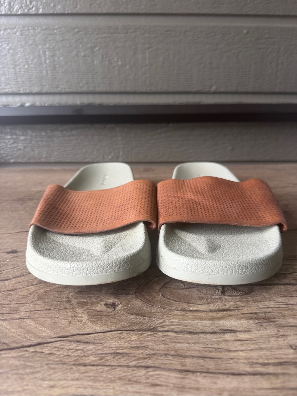 Vince Men’s Casual Slide Sandals in Rust Orange and Cream size 10 M